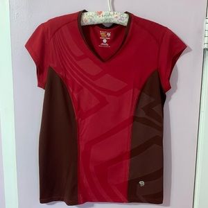 Mountain hardware t-shirt